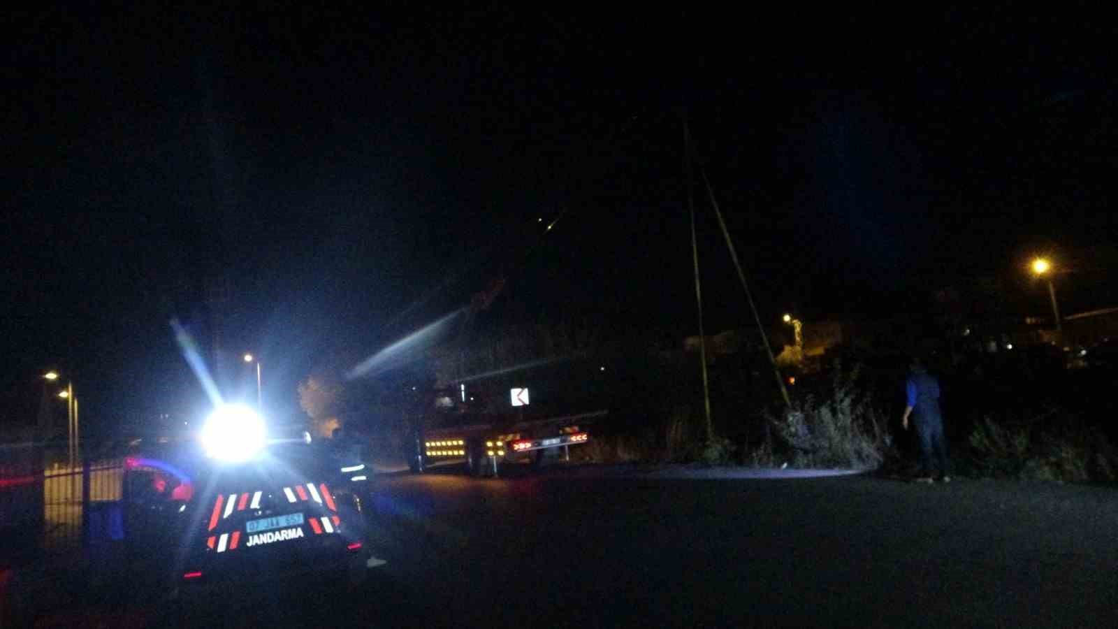 Sulama kanalına uçan araçtan ekipler kurtardı, alkolmetreyi üflemeyince ehliyetine el konuldu 13 sulama kanalina ucan aractan ekipler kurtardi alkolmetreyi uflemeyince ehliyetine el konuldu 9 L1X1cpNs