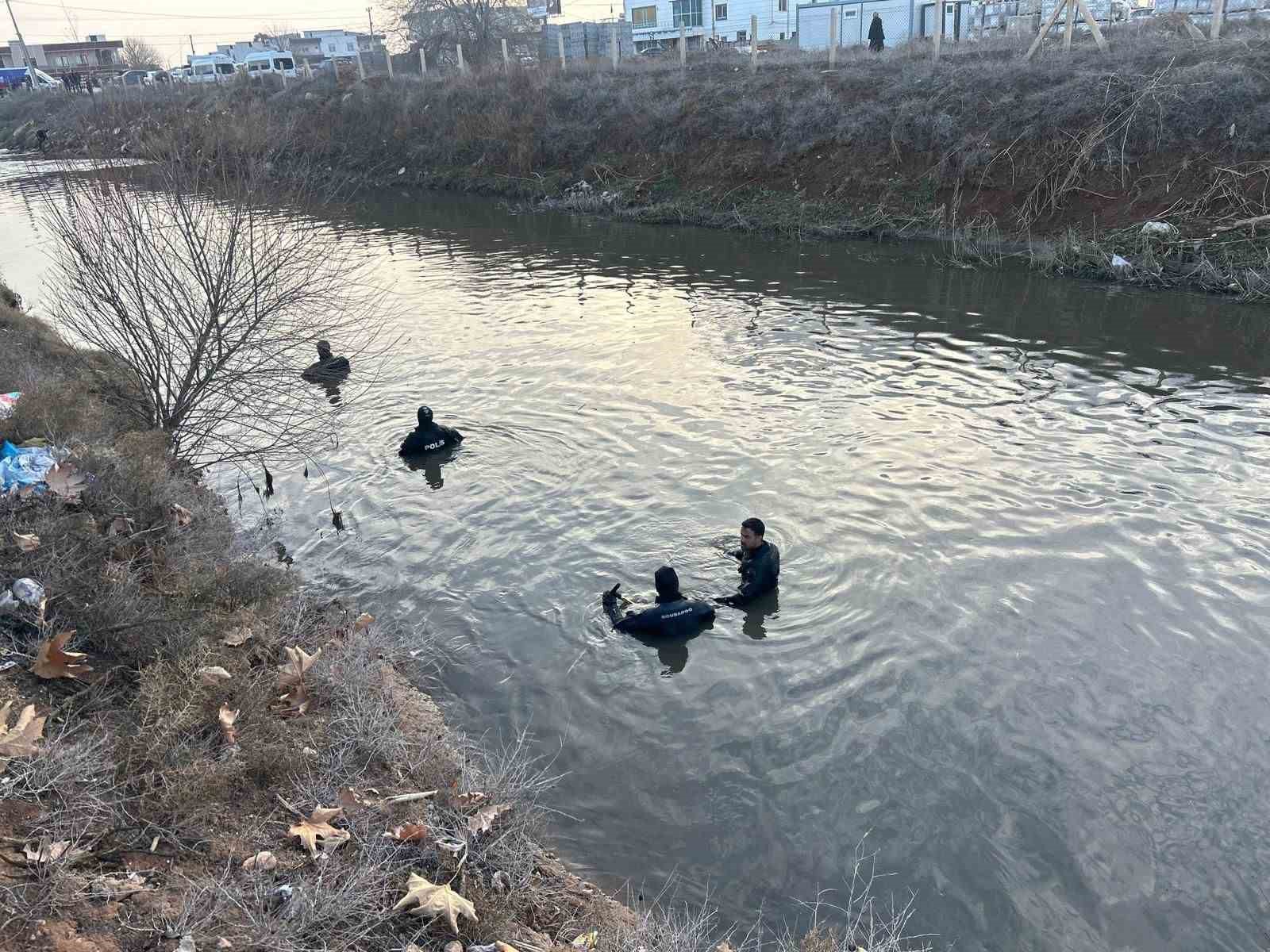 sulama kanalinda kaybolan surucu 10 gundur araniyor 0 J2mSbFIe