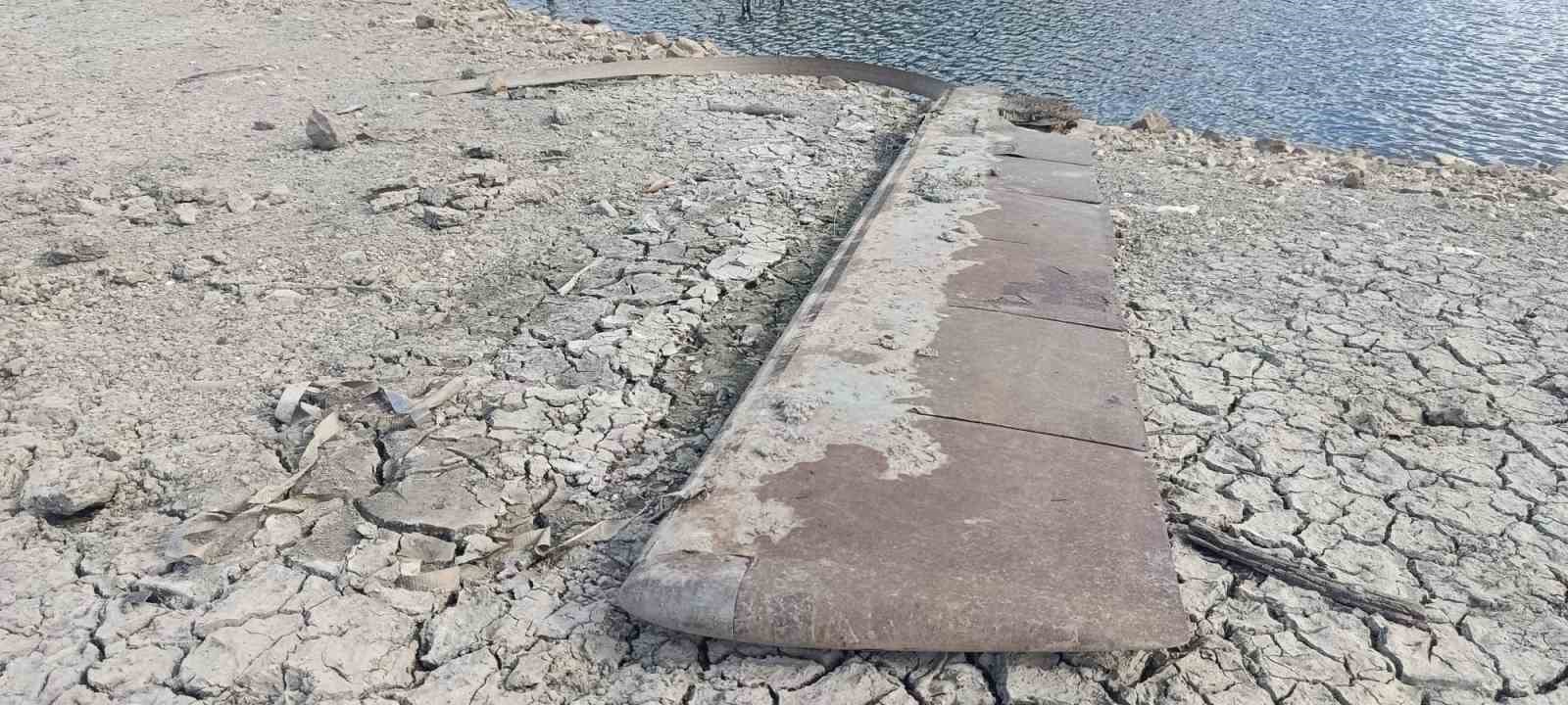 sular cekildi aci hatiralar ortaya cikti 0 M2cYfO9y