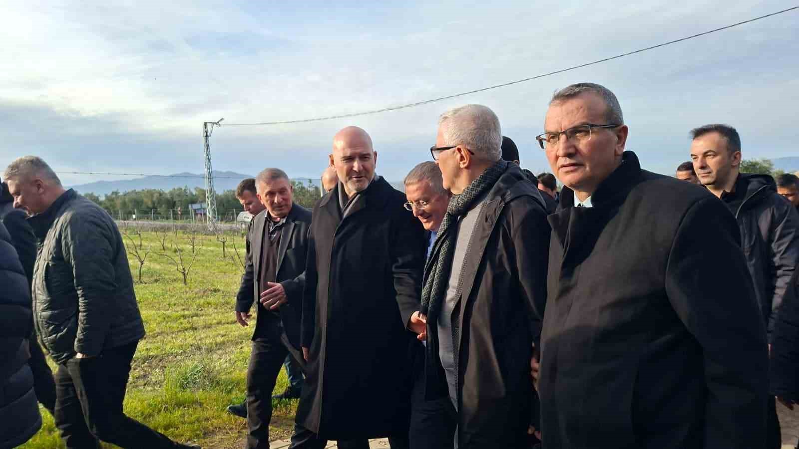 suleyman soylu basdanismani harun akinin agabeyinin cenazesine katildi 3 hWWpu5WU