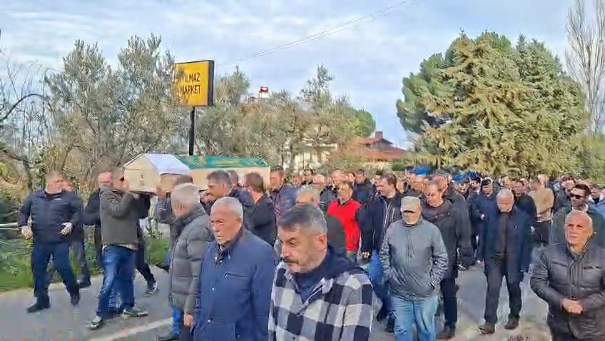 suleyman soylu basdanismani harun akinin agabeyinin cenazesine katildi 4 cIODdkUC