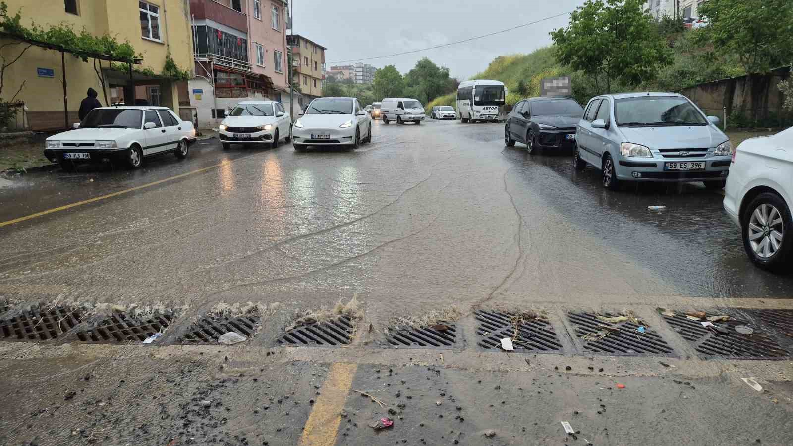 suleymanpasada siddetli saganak yollar dereye dondu 1 T92MuVpl