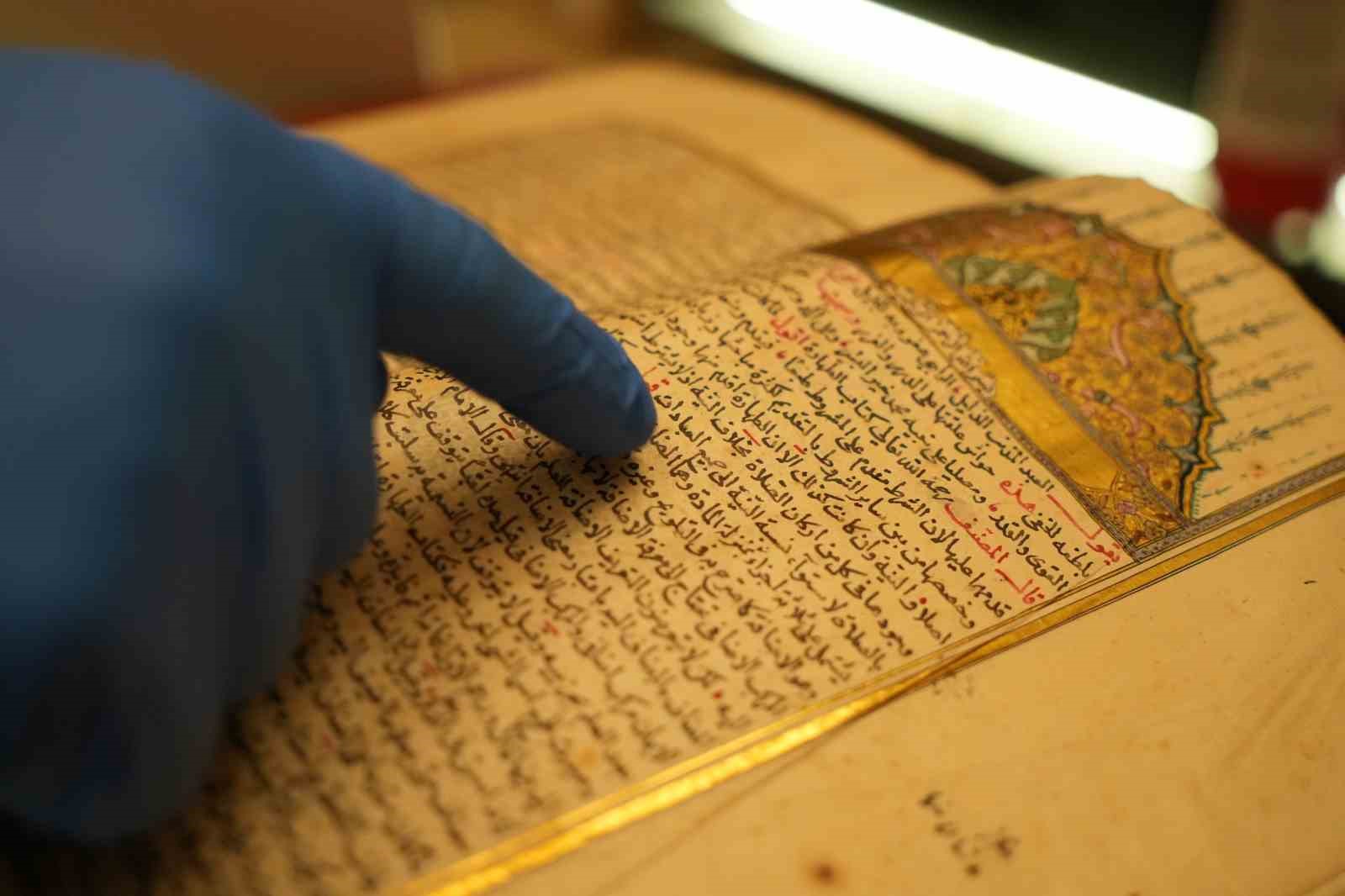 Sultan Abdülhamid Han’ın elleriyle yaptığı kitaplık Beyazıt Yazma Eser Kütüphanesi’nde 142 yıldır korunuyor 7 sultan abdulhamid hanin elleriyle yaptigi kitaplik beyazit yazma eser kutuphanesinde 142 yildir korunuyor 3 n8sRbuNR