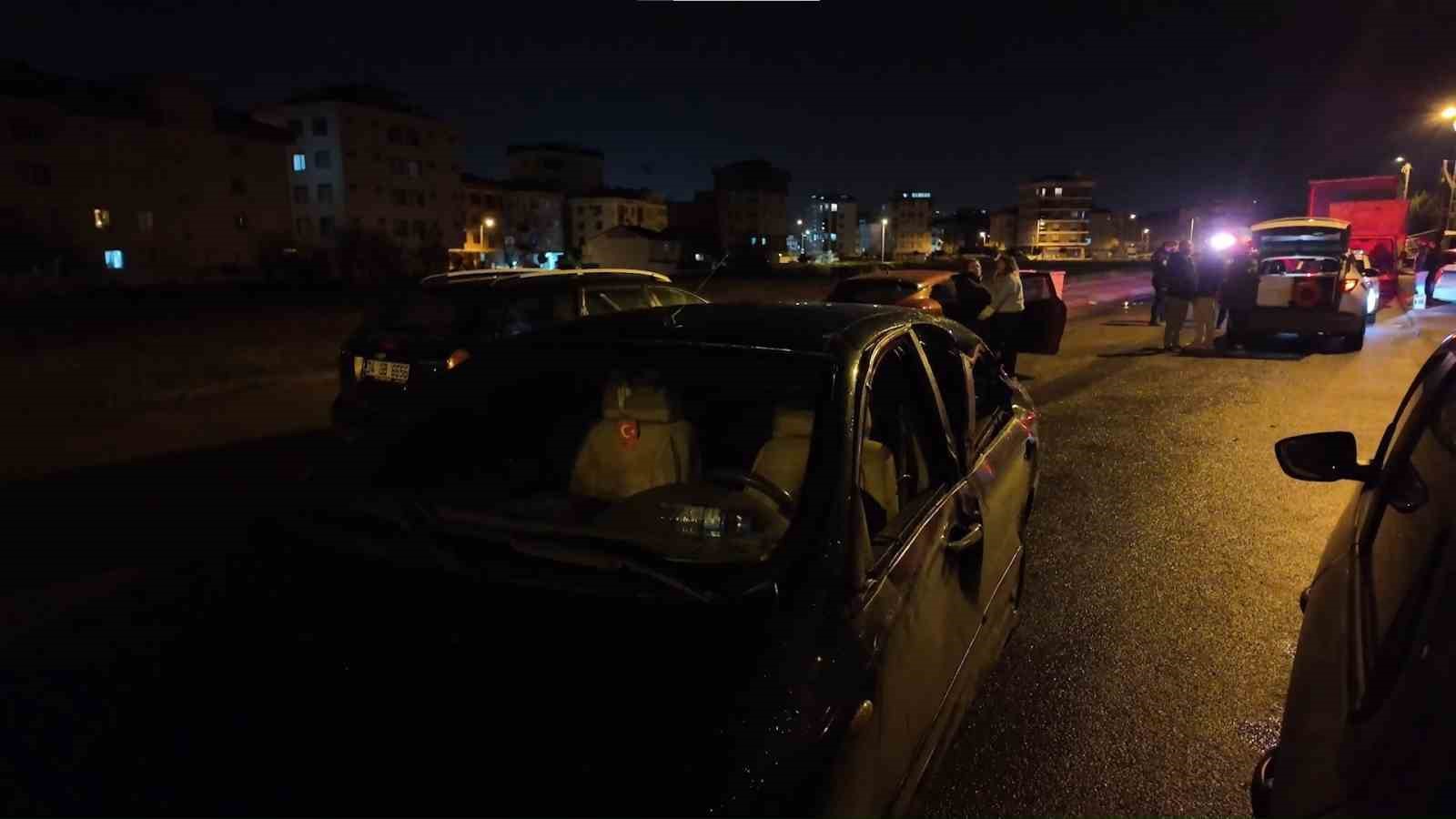 Sultanbeyli’de alkollü sürücü dehşet saçtı: 4 yaralı 5 sultanbeylide alkollu surucu dehset sacti 4 yarali 1 crr9MUJr