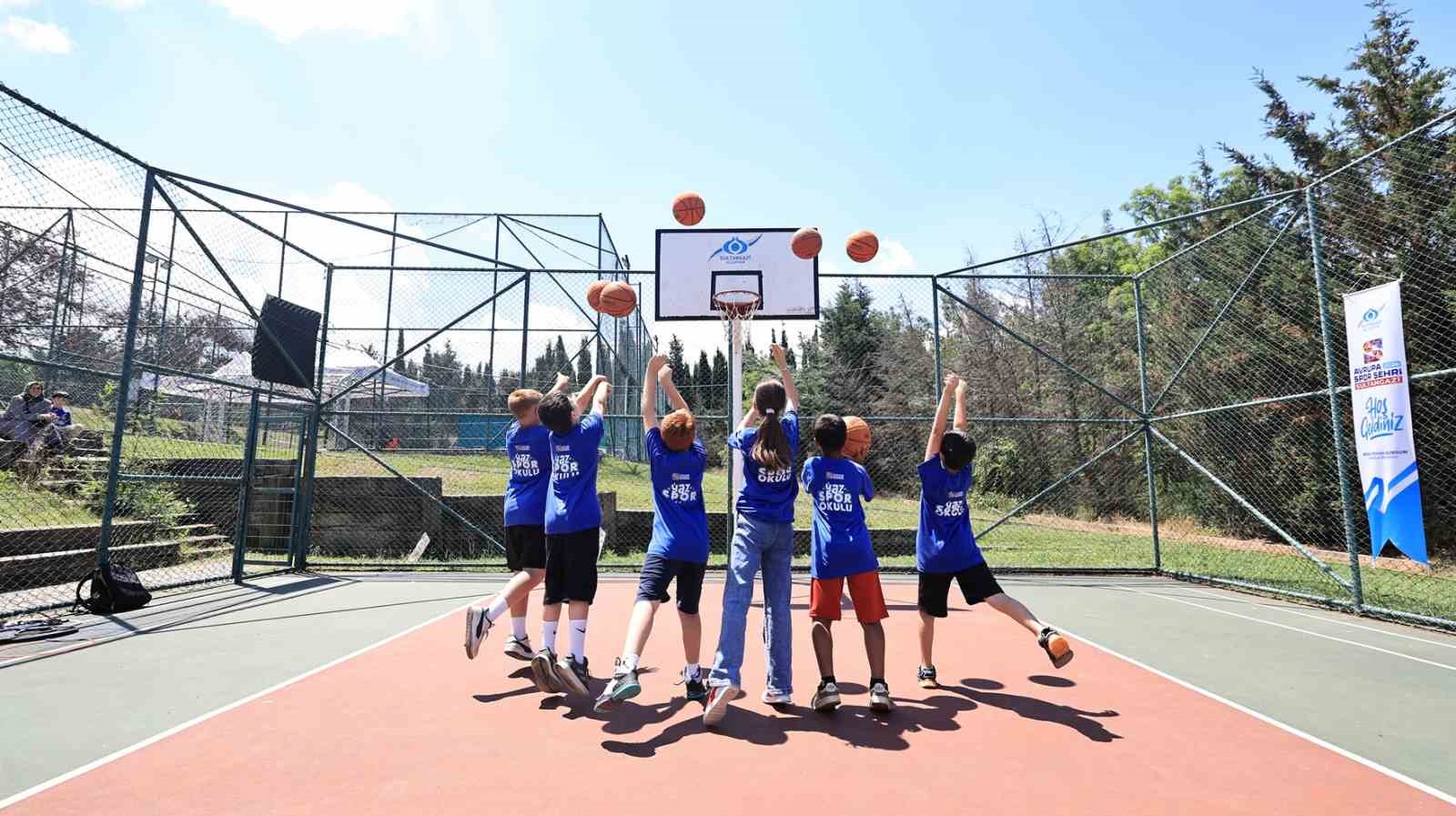 Sultangazi Yaz Spor Okulları’nda gençler 24 branşta eğitim alıyor 8 sultangazi yaz spor okullarinda gencler 24 bransta egitim aliyor 4 ujHBX7C1