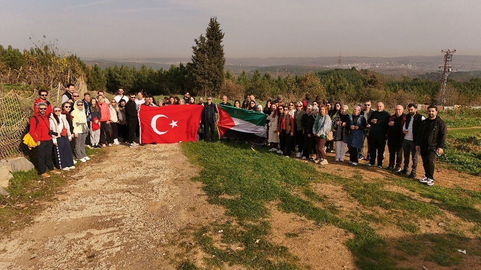 sultangazide anlamli ogretmenler gunu yuruyusu sehitler ve gazze de ki kadinlar unutulmadi 0 MsqgkqDA