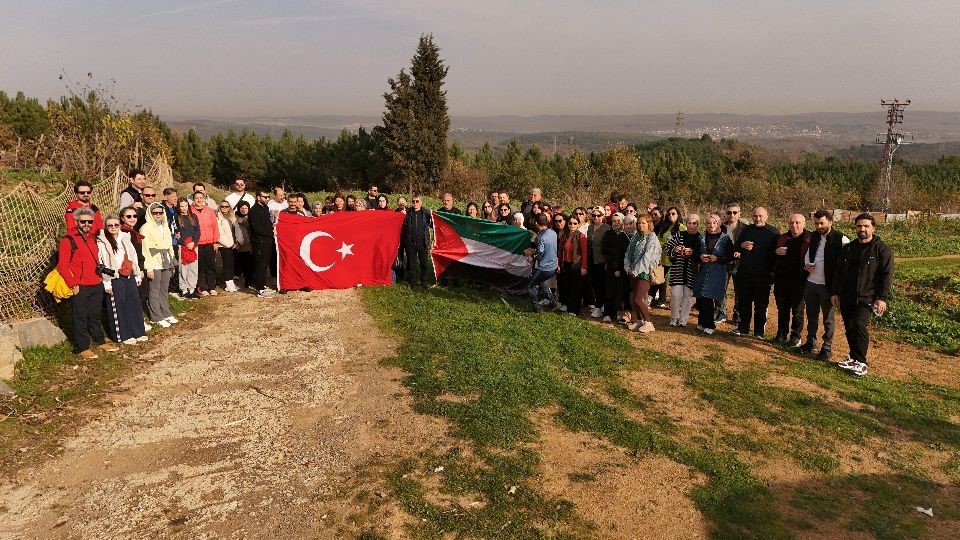 sultangazide anlamli ogretmenler gunu yuruyusu sehitler ve gazze de ki kadinlar unutulmadi 1 C4Zh4Wgv