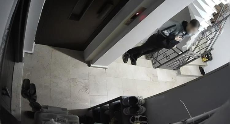 sultangazide ayakkabi hirsizligi onlarca cift ayakkabi caldilar 4 9RNItUdW