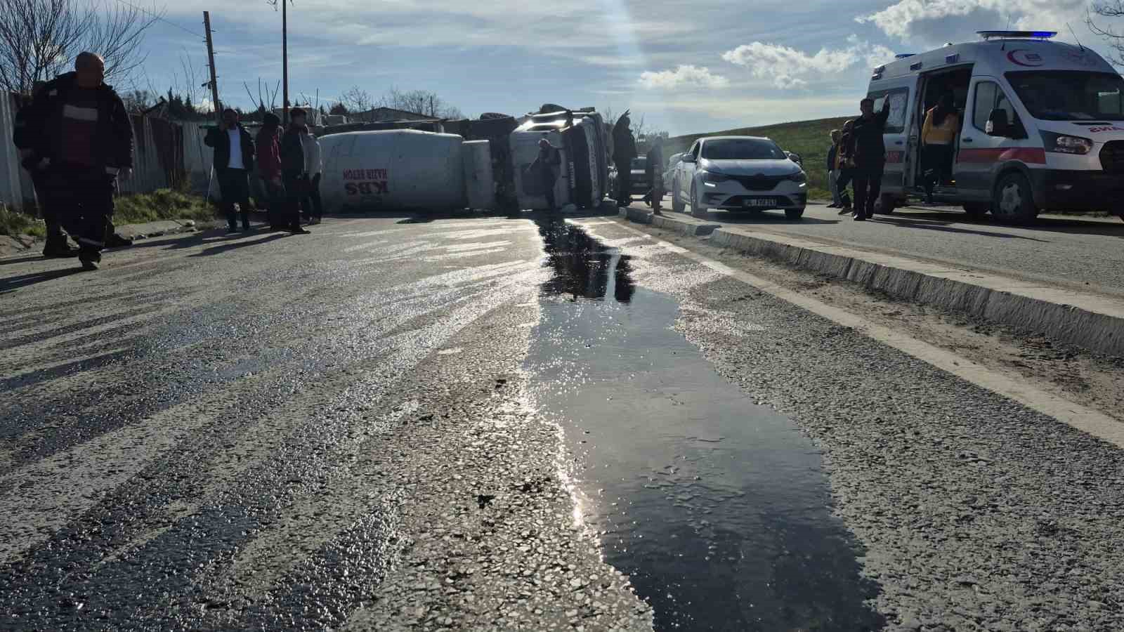 sultangazide beton mikseri devrildi surucu yaralandi 1 CdDhylHF