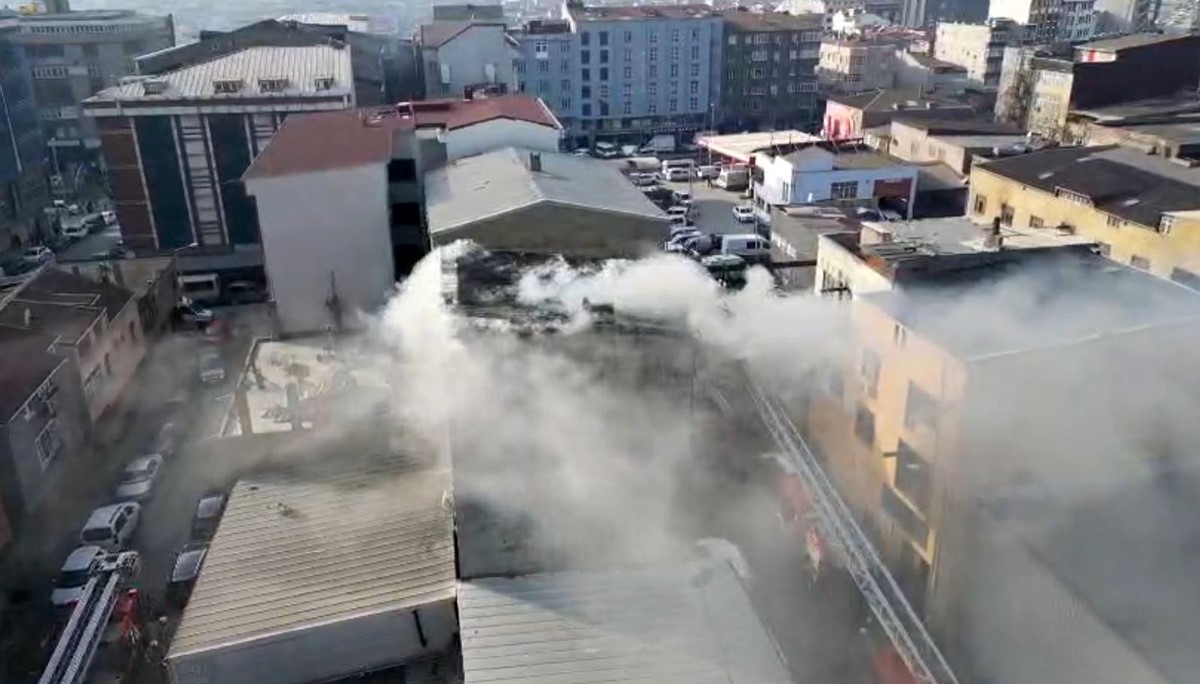 sultangazide bir binada cikan yanginda can pazari alevlerin arasindan atladi 0 iRT317FG