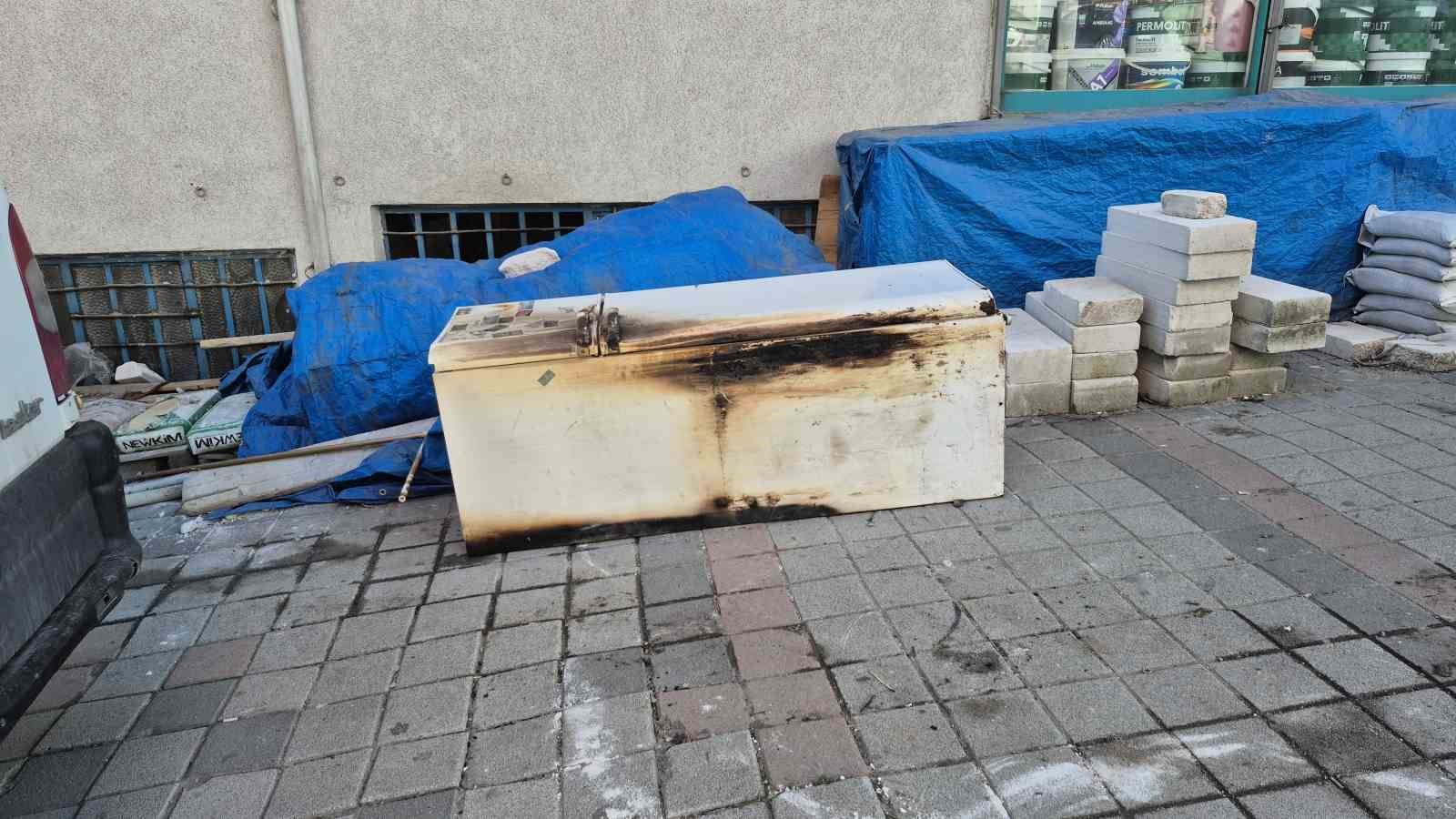Sultangazi’de çıkan yangında zabıta ekibinin anonsu binayı boşalttı 4 sultangazide cikan yanginda zabita ekibinin anonsu binayi bosaltti 0 9NDP4Xls