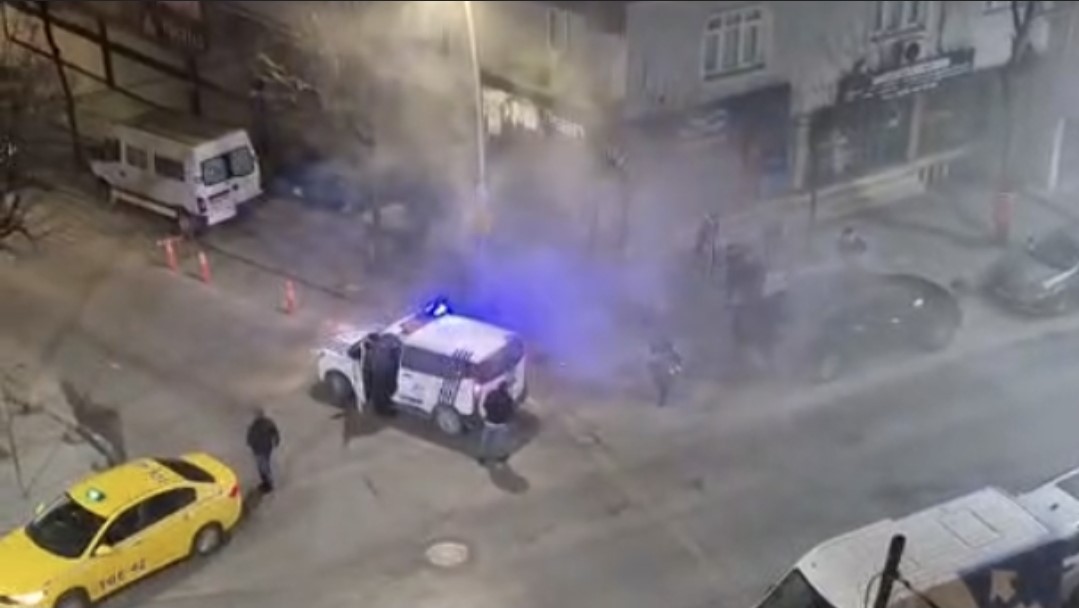 Sultangazi’de çıkan yangında zabıta ekibinin anonsu binayı boşalttı 8 sultangazide cikan yanginda zabita ekibinin anonsu binayi bosaltti 4 C5Kn6cVh