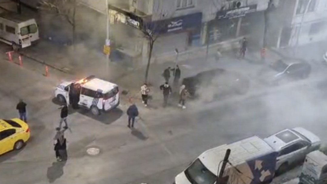 Sultangazi’de çıkan yangında zabıta ekibinin anonsu binayı boşalttı 9 sultangazide cikan yanginda zabita ekibinin anonsu binayi bosaltti 5 J4F9cG4y