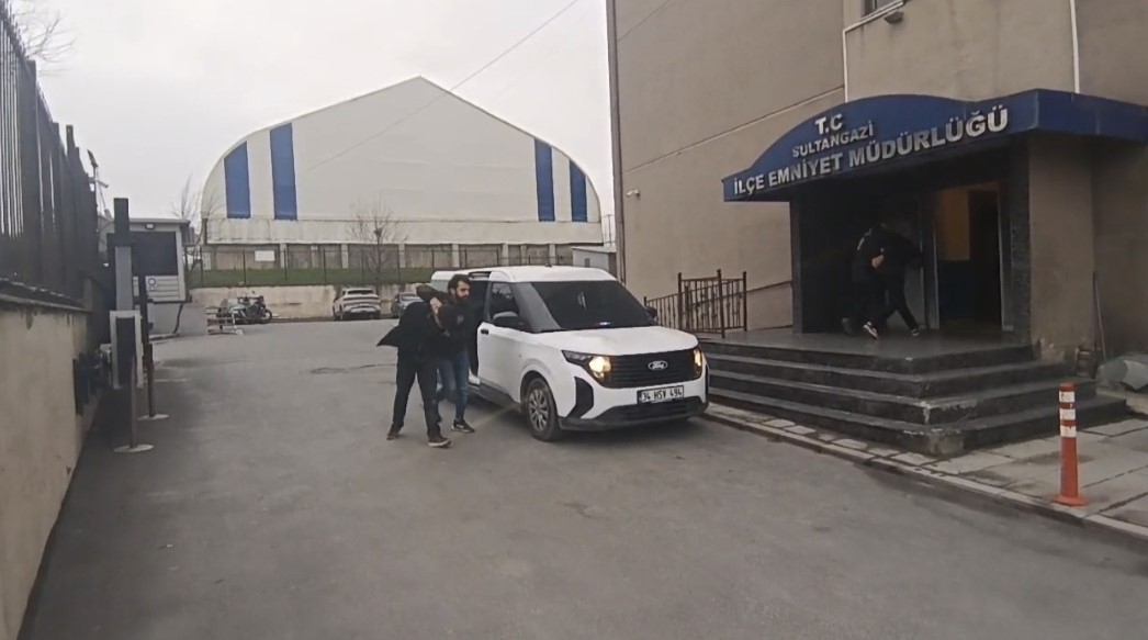 sultangazide kuyumcu soygunu girisimi kamerada is yeri sahibine saldirdilar tutuklandilar 1