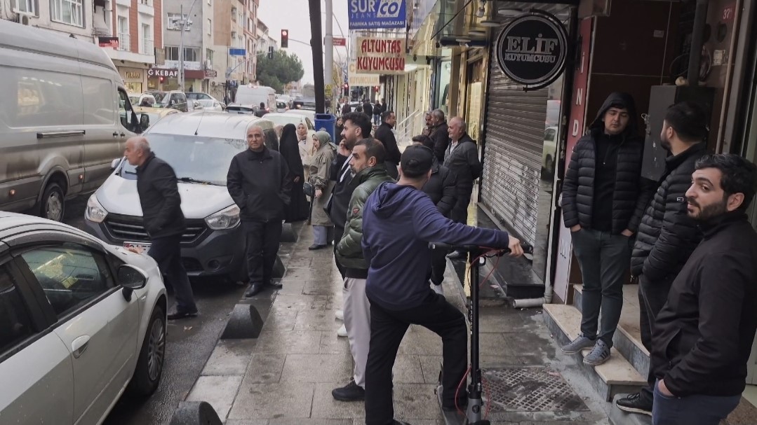 Sultangazi’de kuyumcu vurgunu: Altınları alıp kayıplara karıştı 4 sultangazide kuyumcu vurgunu altinlari alip kayiplara karisti 0 W1NdP9nQ
