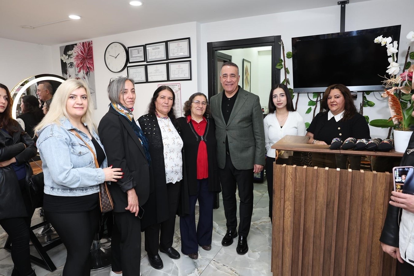 sultangazide meslek edindirme kursunu bitirdi hayaline kavustu 1 kKrWwZMq