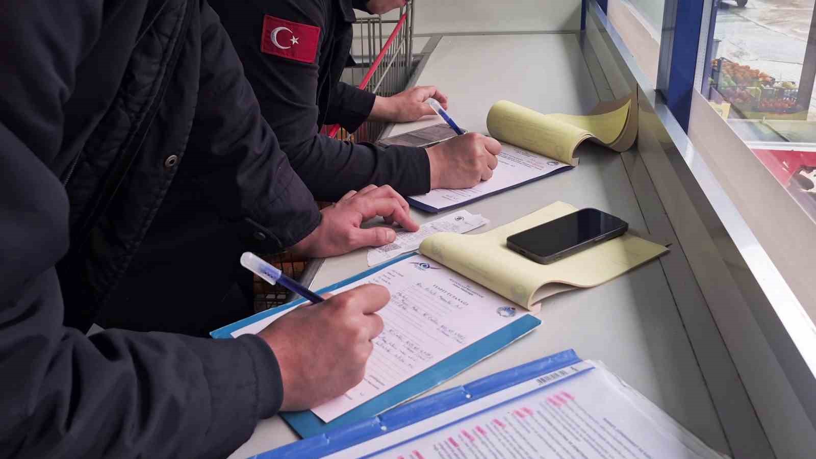 sultangazide mide bulandiran goruntulere sahne olan zincir markete denetim yapildi 1