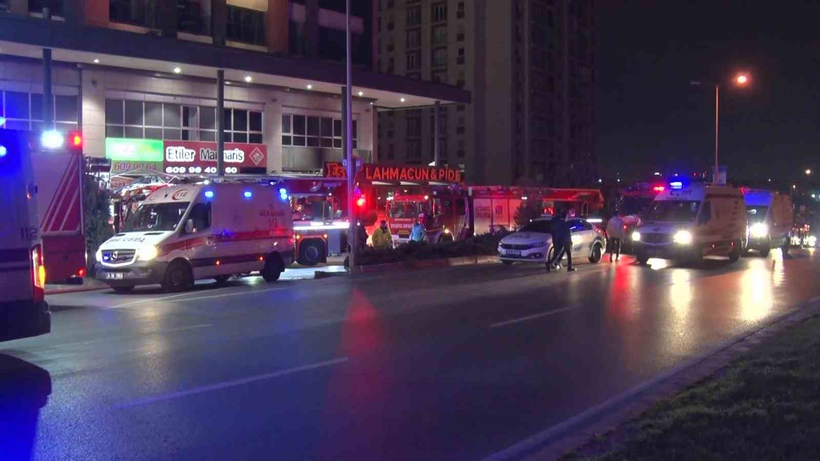 sultangazide otelde yangin panigi 4 kisi hastaneye kaldirildi 4 kJ91ScTa