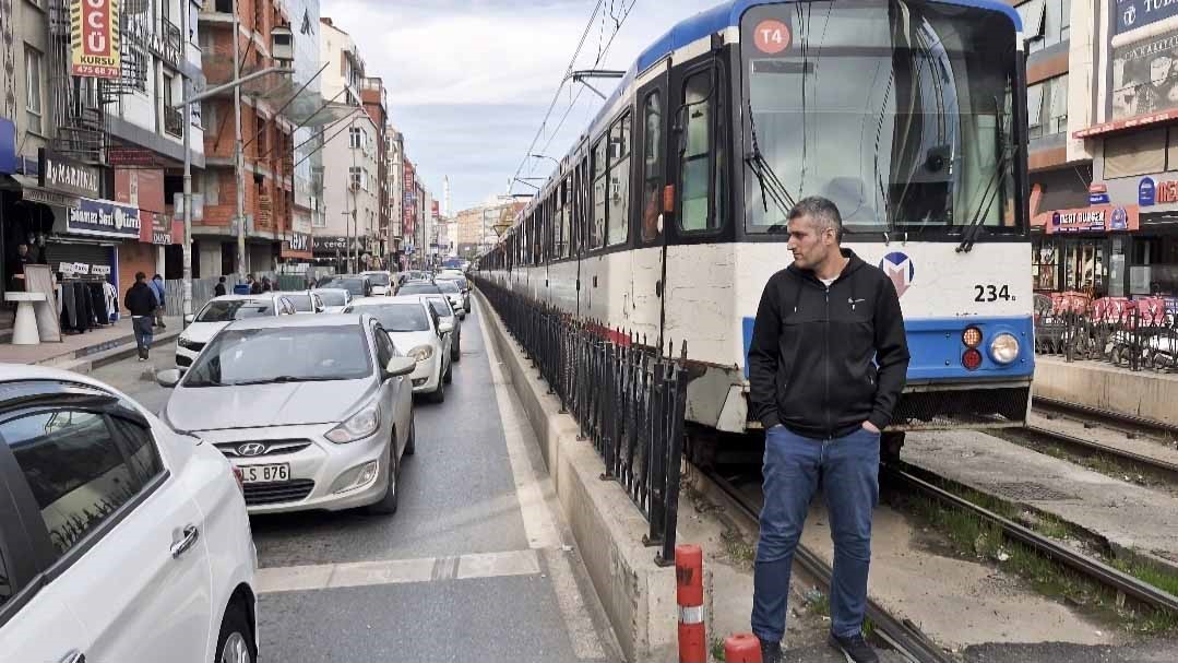 sultangazide otomobil ile motosiklet tramvay yolunda carpisti 1 yarali 1 OwVCuKYq