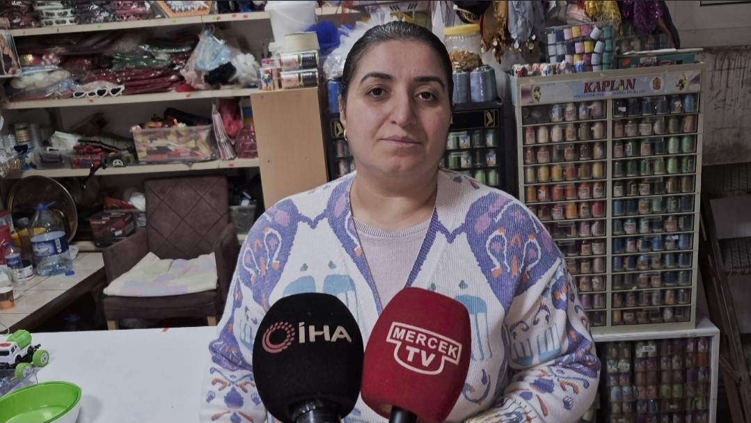Sultangazi’de pamuk şeker aldı, gıda boyası çıktı: 5 yaşındaki çocuk ağzı köpürerek hastalandı 7 sultangazide pamuk seker aldi gida boyasi cikti 5 yasindaki cocuk agzi kopurerek hastalandi 3 vOWrKCLq