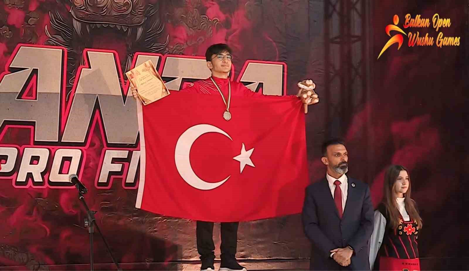 Sultangazili sporculardan Balkan Şampiyonası’nda 3 altın madalya birden 7 sultangazili sporculardan balkan sampiyonasinda 3 altin madalya birden 3