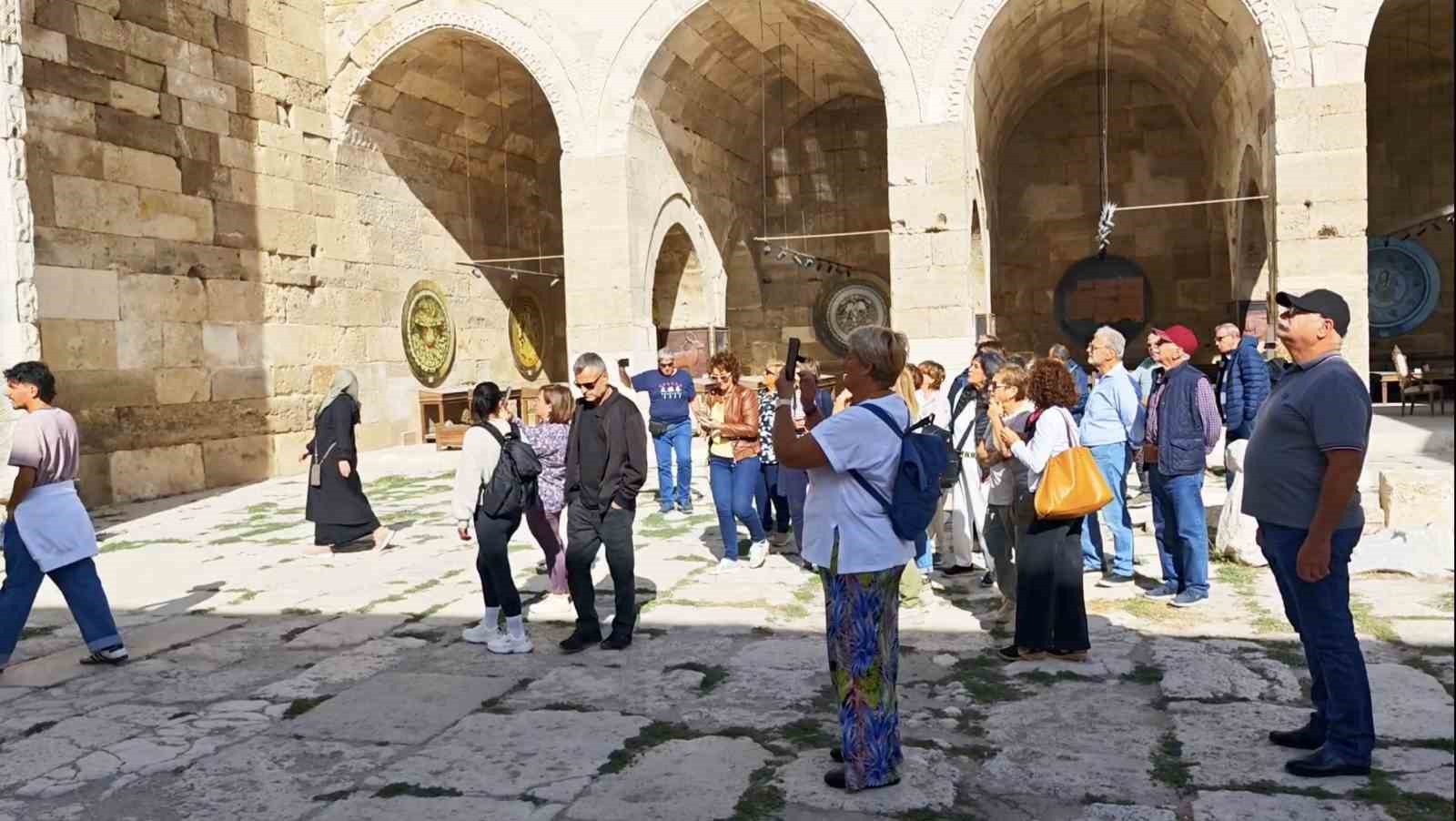 sultanhani kervansarayi yerli ve yabanci turistlerin ilgi odagi 2 HN1PjcGM