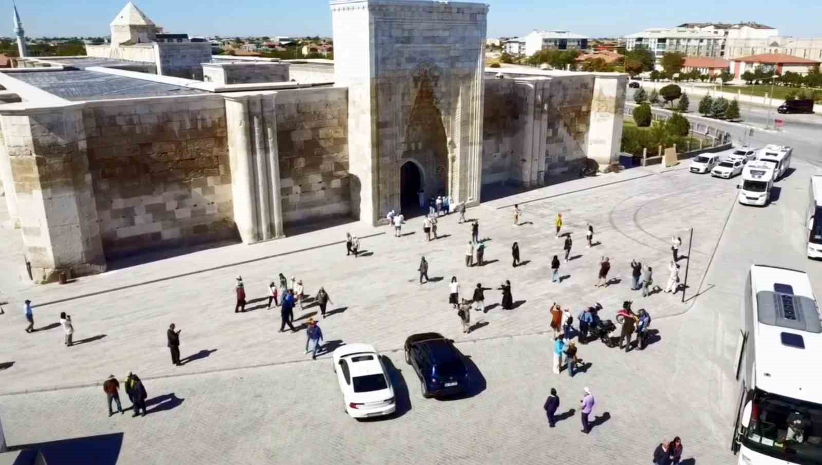 sultanhani kervansarayi yerli ve yabanci turistlerin ilgi odagi 7