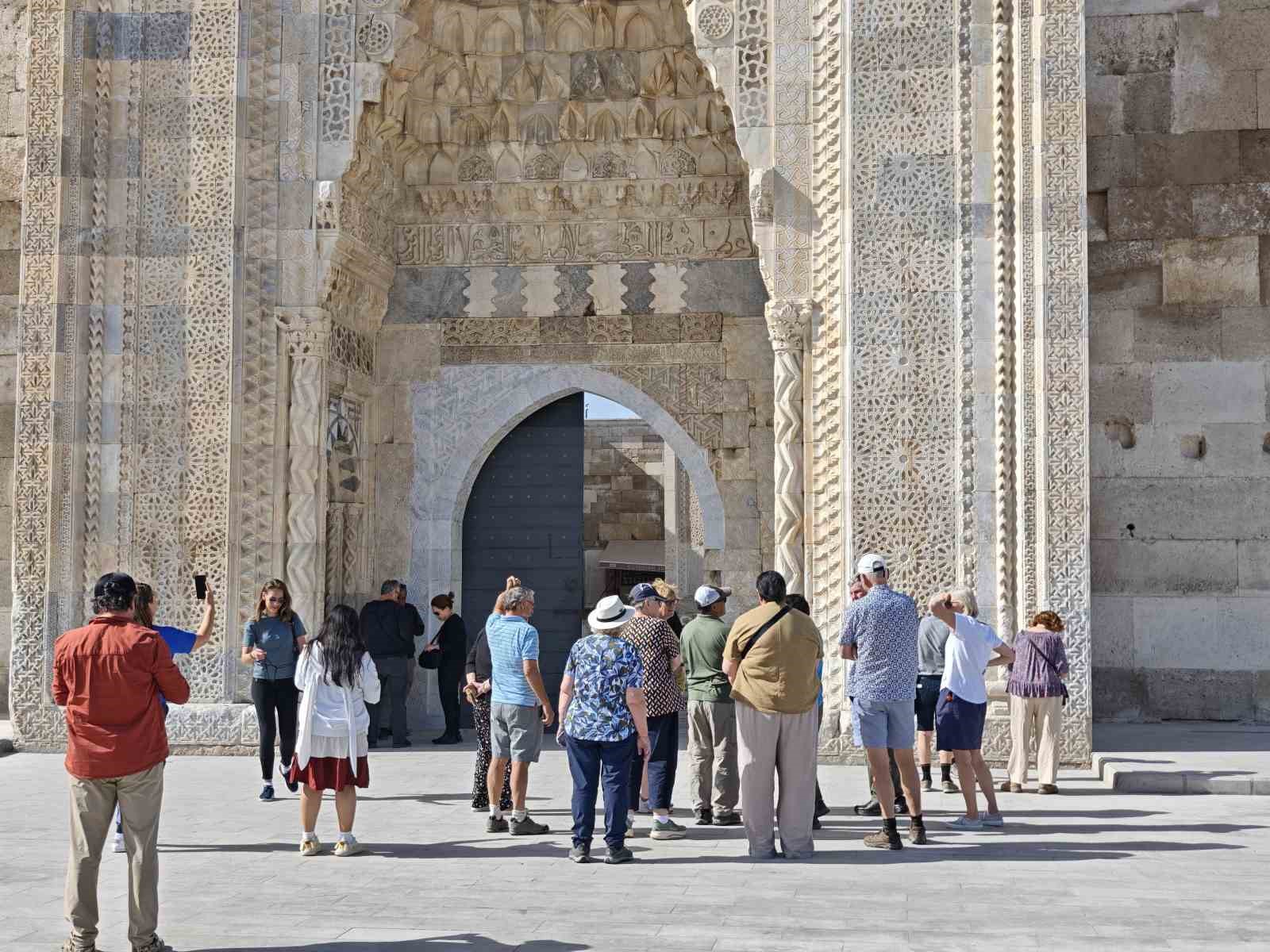 sultanhani kervansarayi yerli ve yabanci turistlerin ilgi odagi 9 SMOgNGXh