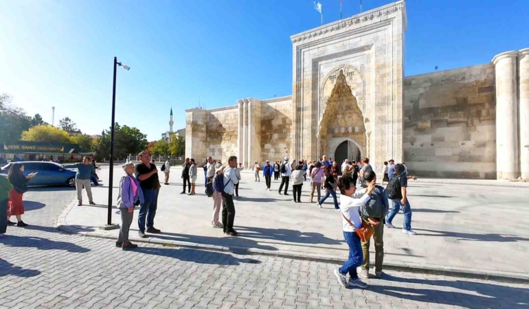 sultanhani-kervansarayi-yerli-ve-yabanci-turistlerin-ilgi-odagi-S9PZwdaF.jpg