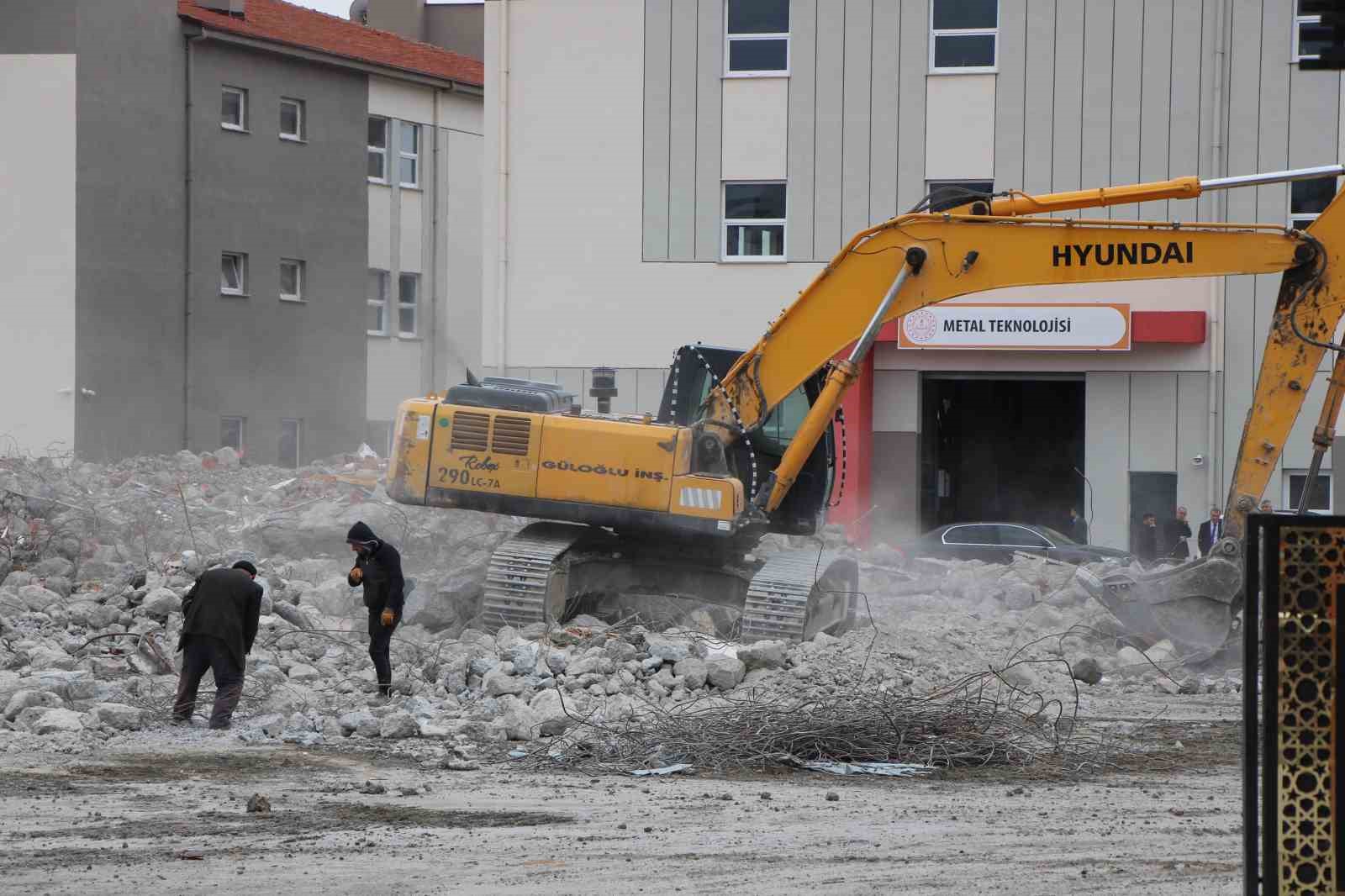 suluovada 40 yillik okulun yerine mesleki egitim ussu yapiliyor 2 rNUSz4s4