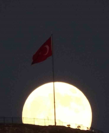 super-ay-goz-kamastirdi-FXv1kVsr.jpg