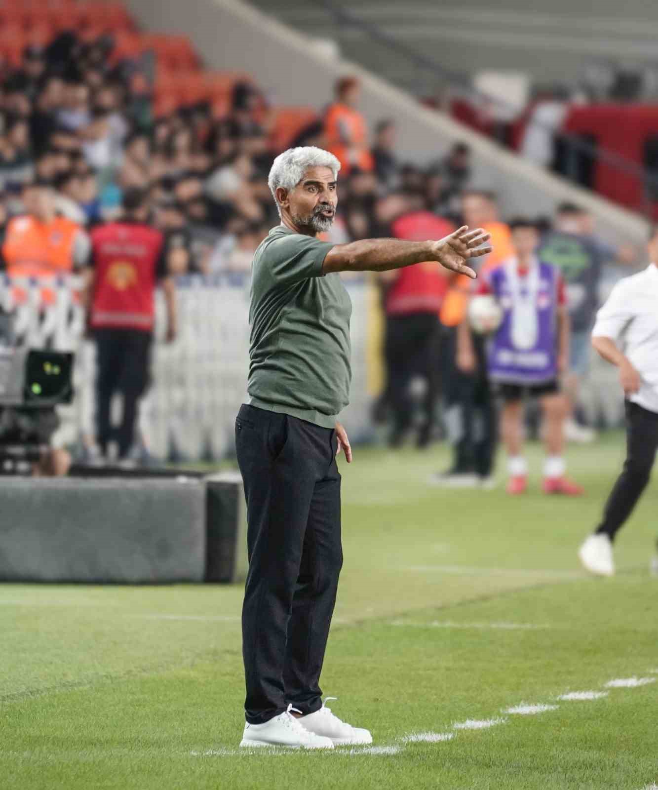 super ligde 14 haftada 12 teknik direktor degisikligi 8 zV5JncCY