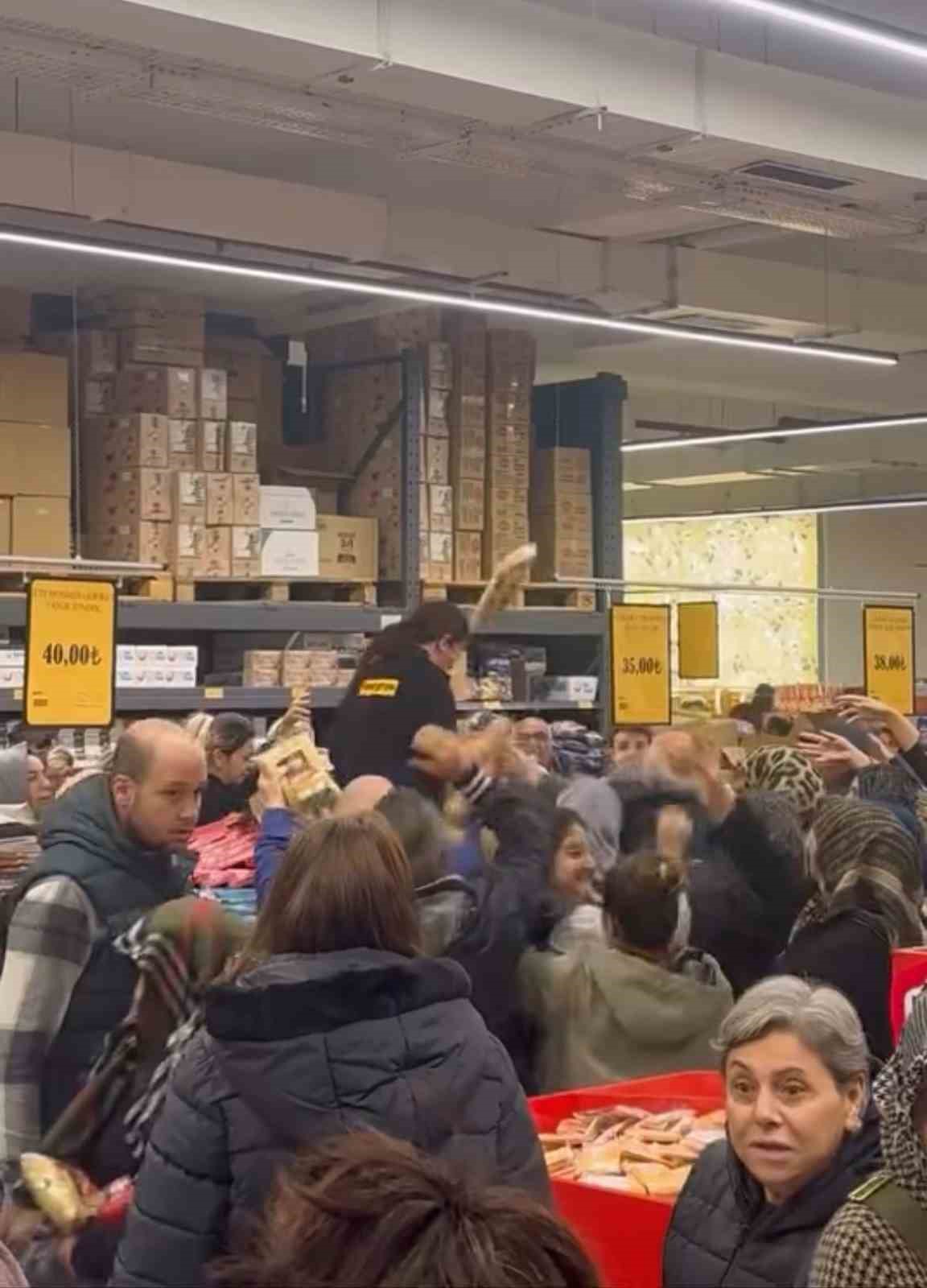 supermarkette kampanya izdihama yol acti 0 JpQm83W5