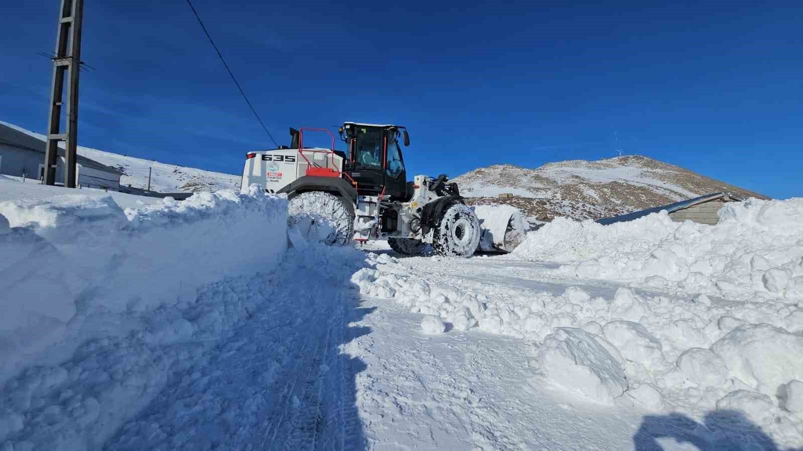 suphan dagi etegindeki beldede zorlu kar mesaisi 3 wAH2MMNZ