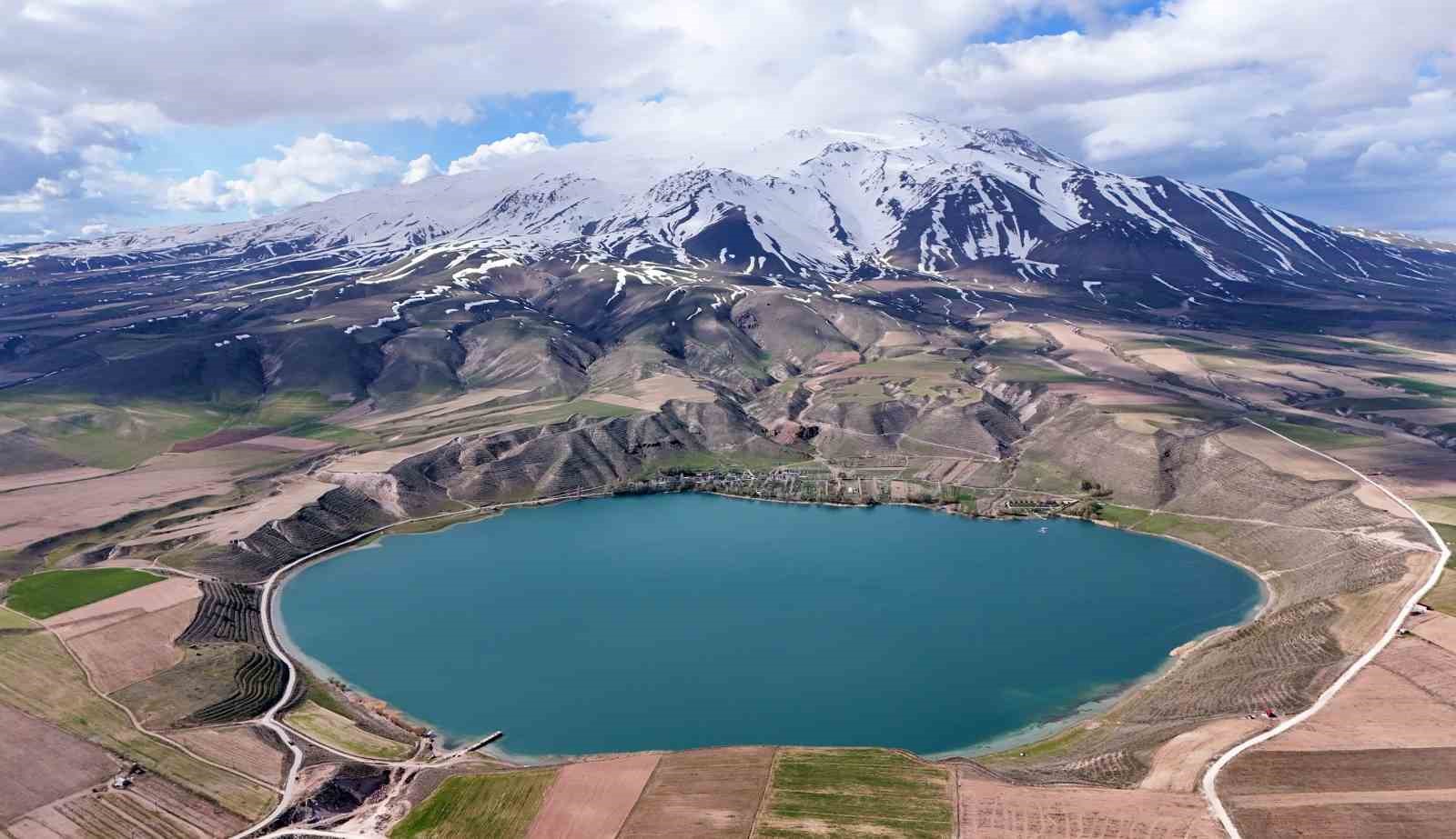 suphan dagi ve aygir golunun bahar manzarasi hayranlik uyandiriyor 3 vnaerc21
