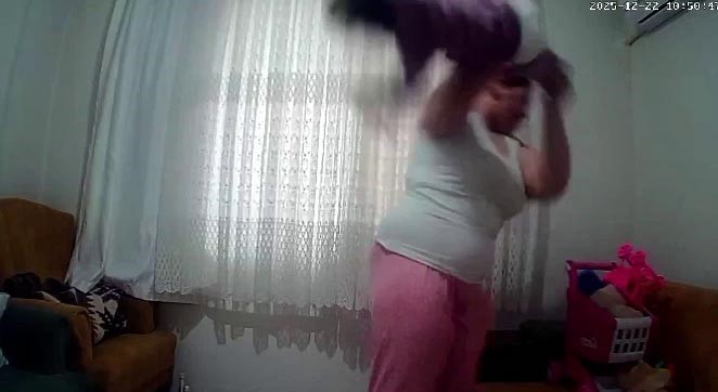 suphe uzerine koydugu kameradan bebegine siddet cikti 1 CK2FgYX2