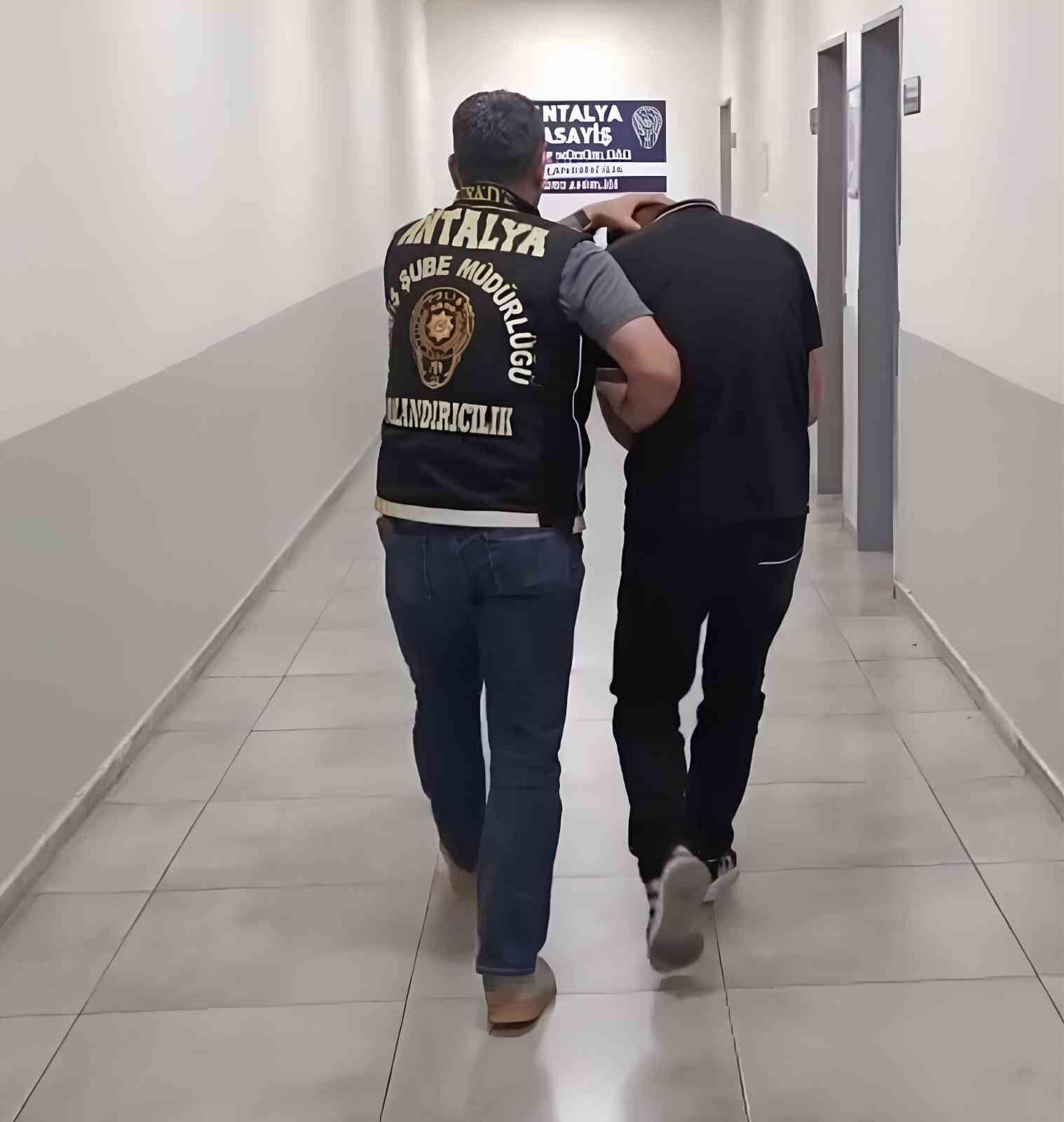 supheli dolandiricilik parasini cekerken sucustu yakalandi 2 M2pI4Bmr