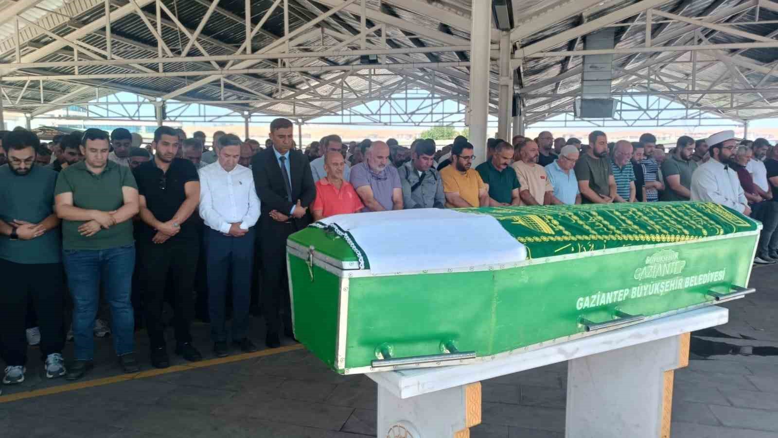 Şüpheli şekilde düşerek hayatını kaybeden Emel Akbaş Bayhan dosyasına takipsizlik kararı 5 supheli sekilde duserek hayatini kaybeden emel akbas bayhan dosyasina takipsizlik karari 1 m5pgTjYa