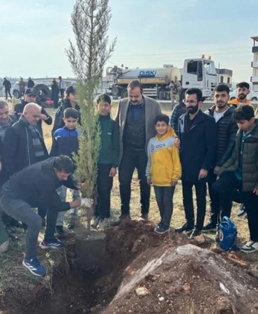 sur-olaylarinda-sehit-dusen-kolluk-kuvvetleri-icin-diyarbakirda-fidan-dikildi-giYbAqmW.jpg