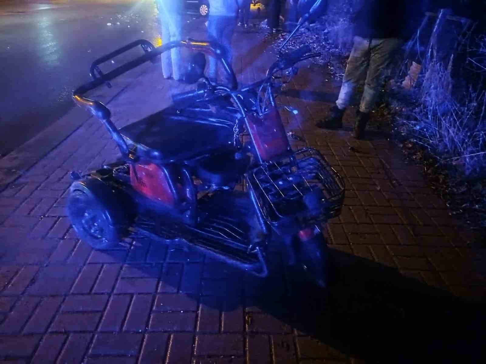 Süratli otomobilin çarptığı elektrikli bisiklet sürücüsü kadın hayatını kaybetti 6 suratli otomobilin carptigi elektrikli bisiklet surucusu kadin hayatini kaybetti 2 UZWuGICh