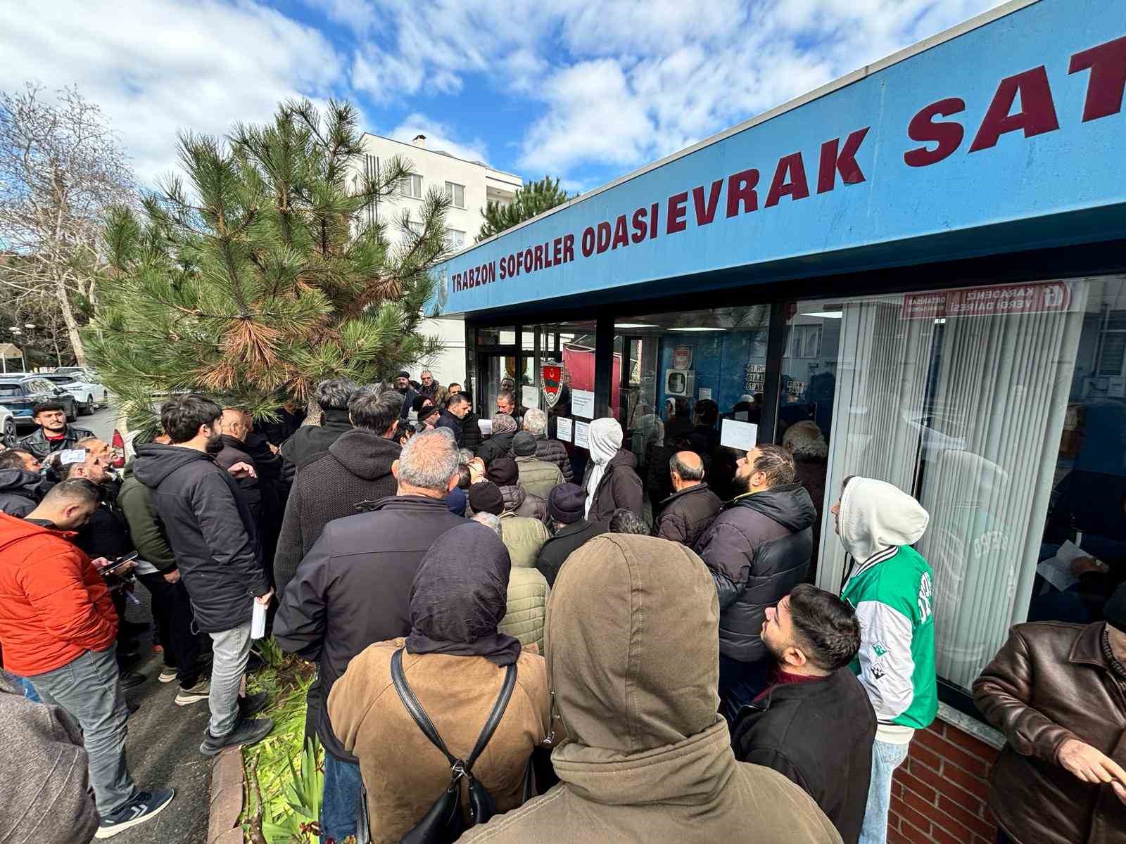 sure uzatildi ama yogunluk bitmedi trabzonda 10 bin adet app plaka degistirildi 0 mHNeq86D