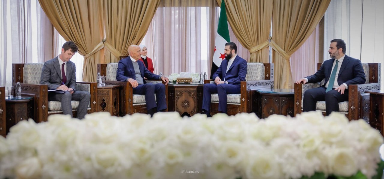 suriye devlet baskani es sara abdnin suriye ozel temsilcisi barracki kabul etti 0 Il8dXyll