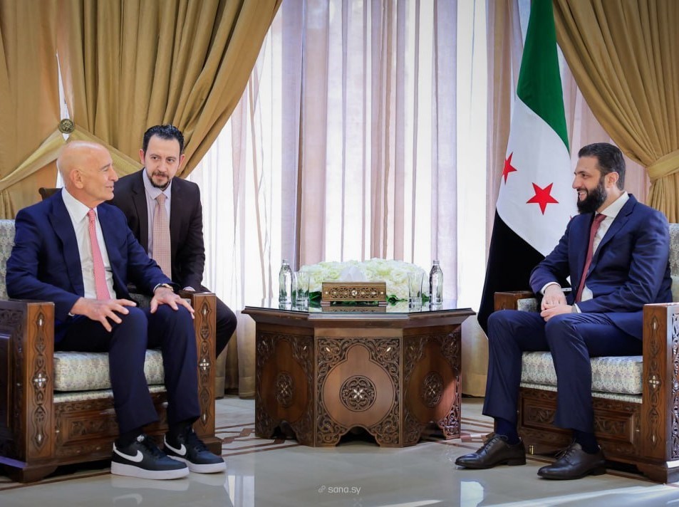suriye devlet baskani es sara abdnin suriye ozel temsilcisi barracki kabul etti 1
