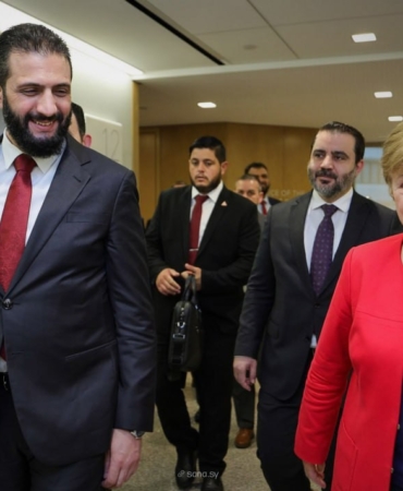 suriye-devlet-baskani-es-sara-imf-genel-merkezini-ziyaret-etti-MVsPaxXk.jpg