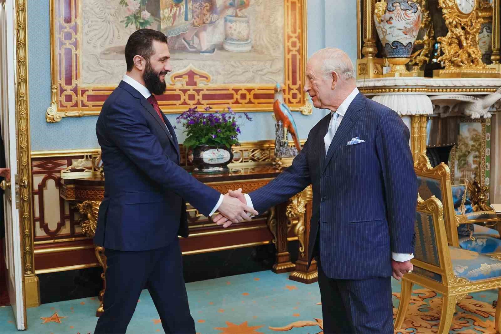 suriye devlet baskani es sara ingiltere krali iii charles ile bir araya geldi 0