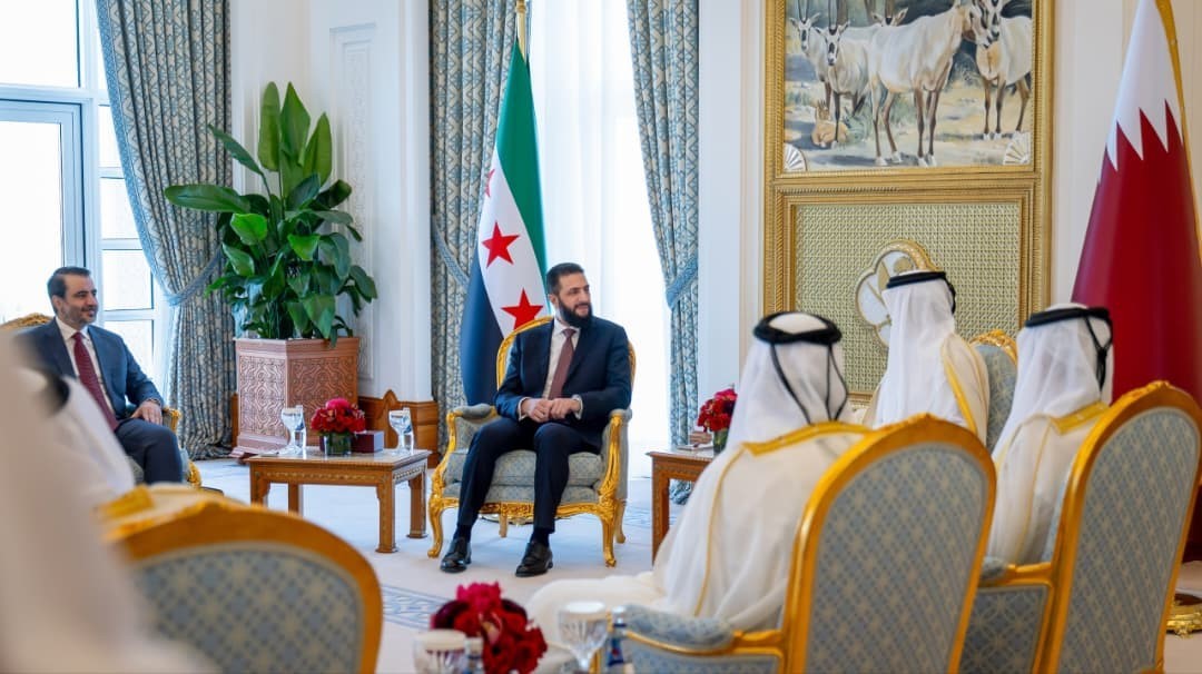 Suriye Devlet Başkanı eş-Şara, Katar Emiri al-Thani ile görüştü 5 suriye devlet baskani es sara katar emiri al thani ile gorustu 1 l2p84iek