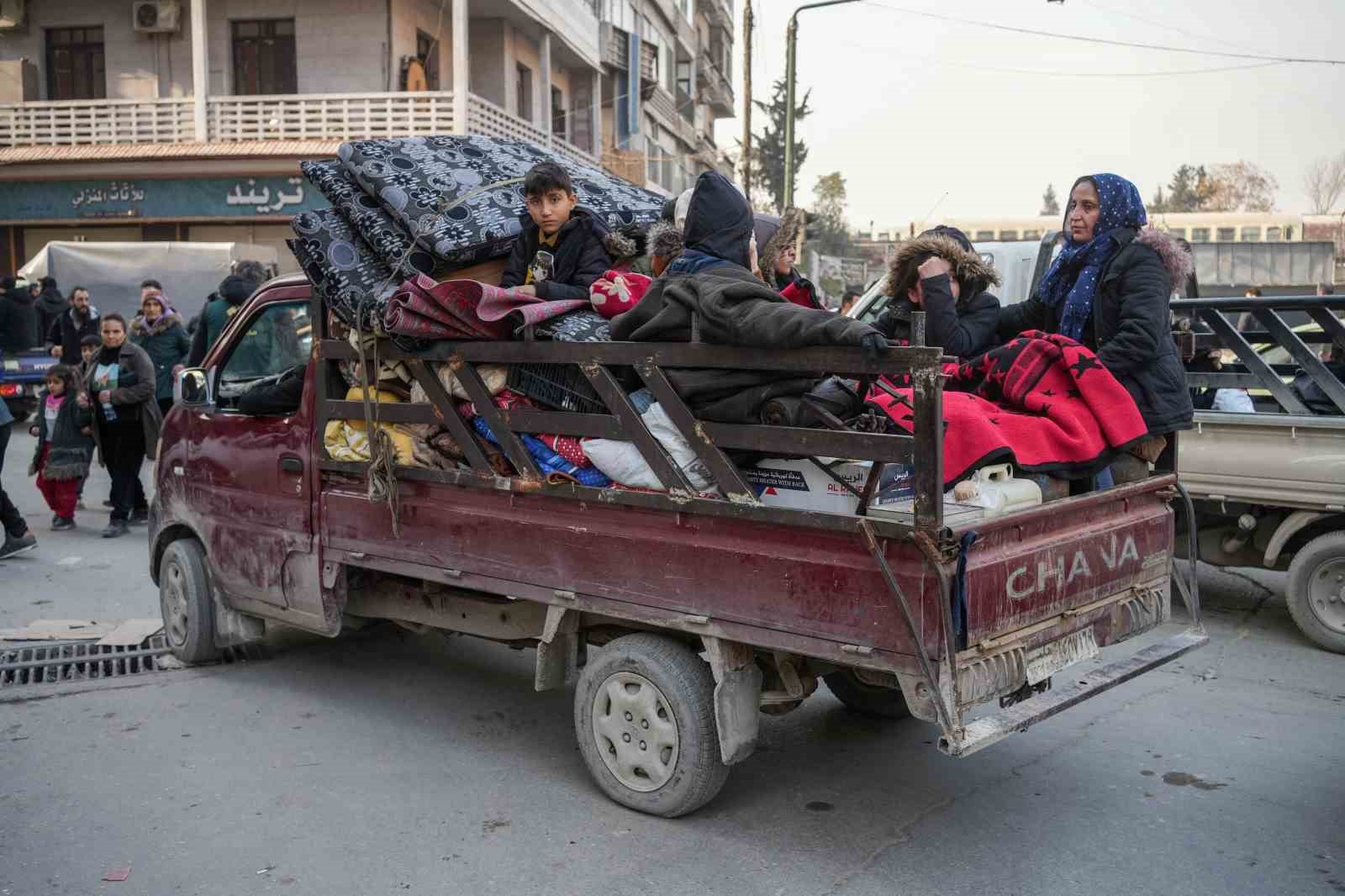 Suriye hükümeti: "Kürt vatandaşlar da dahil tüm vatandaşların korunması devletin pazarlık kabul etmez münhasır sorumluluğundadır" 5 suriye hukumeti kurt vatandaslar da dahil tum vatandaslarin korunmasi devletin pazarlik kabul etmez munhasir r6GaNmFe