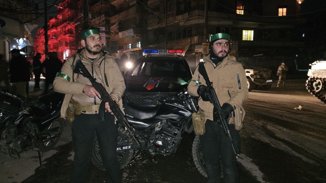 Suriye Savunma Bakanlığı: "Halep’te saat 03.00 itibarıyla ateşkes ilan edildi" 9 suriye savunma bakanligi halepte saat 0300 itibariyla ateskes ilan edildi 5 m1PHpITz
