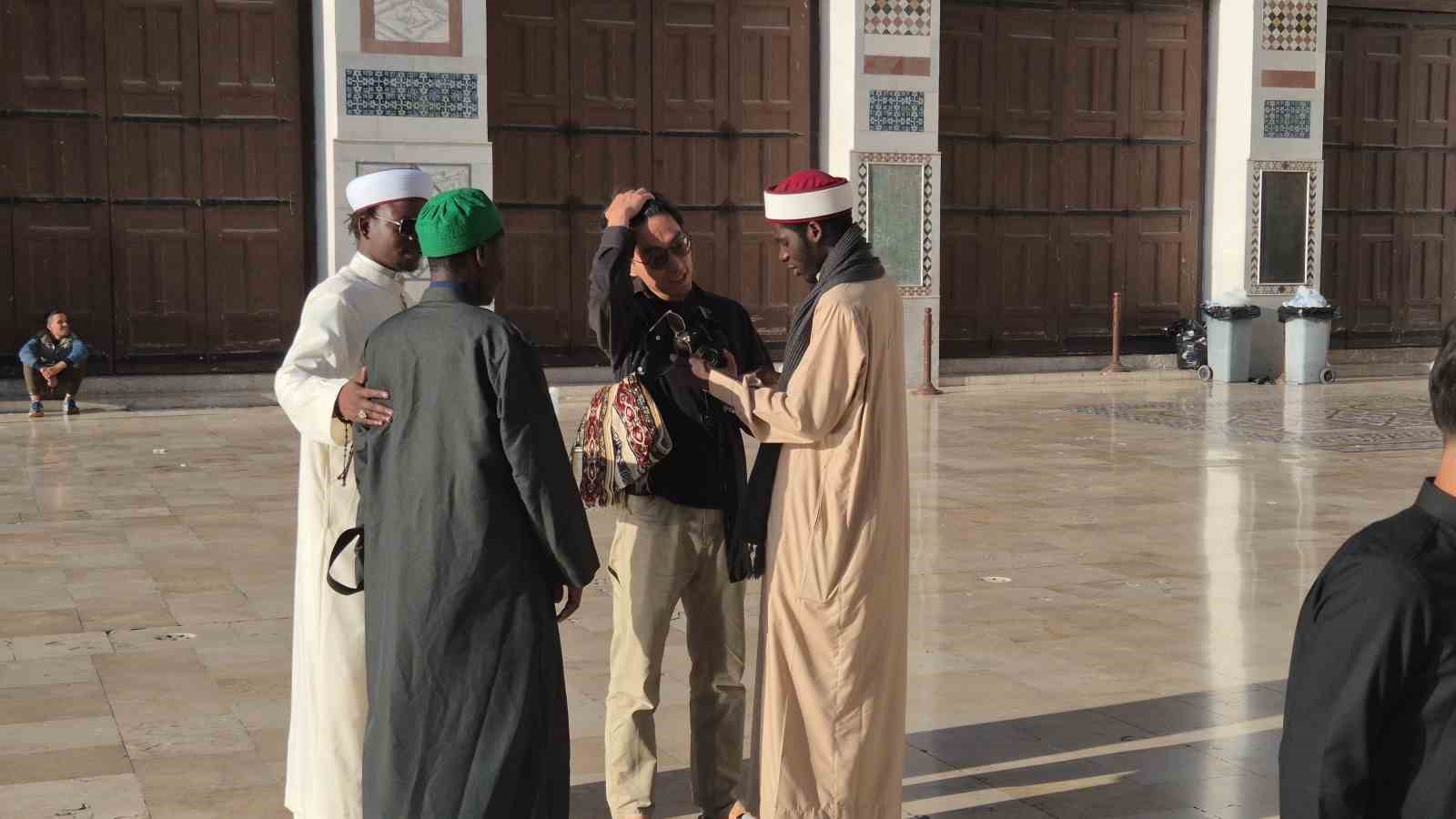 suriyede binlerce kisi tarihi emevi camiinde bayram namazi kildi 1 SAVZI4AZ