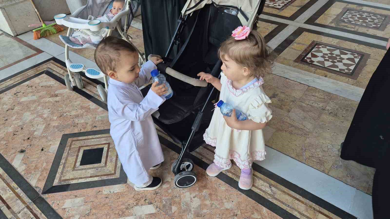 suriyede binlerce kisi tarihi emevi camiinde bayram namazi kildi 2 48fwJUKn